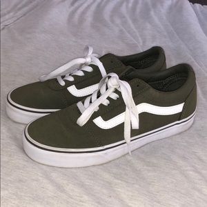 Super cute classic green vans!